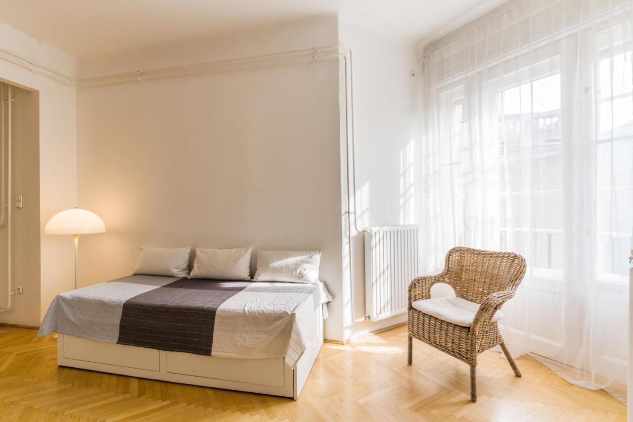 Klauzal apartment w/3 bedrooms, french balcony Budapeszt Zewnętrze zdjęcie