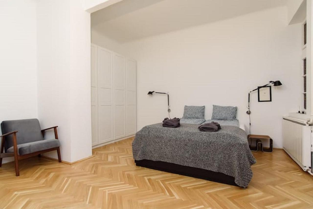 Klauzal apartment w/3 bedrooms, french balcony Budapeszt Zewnętrze zdjęcie