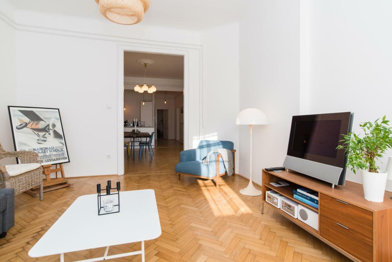 Klauzal apartment w/3 bedrooms, french balcony Budapeszt Zewnętrze zdjęcie