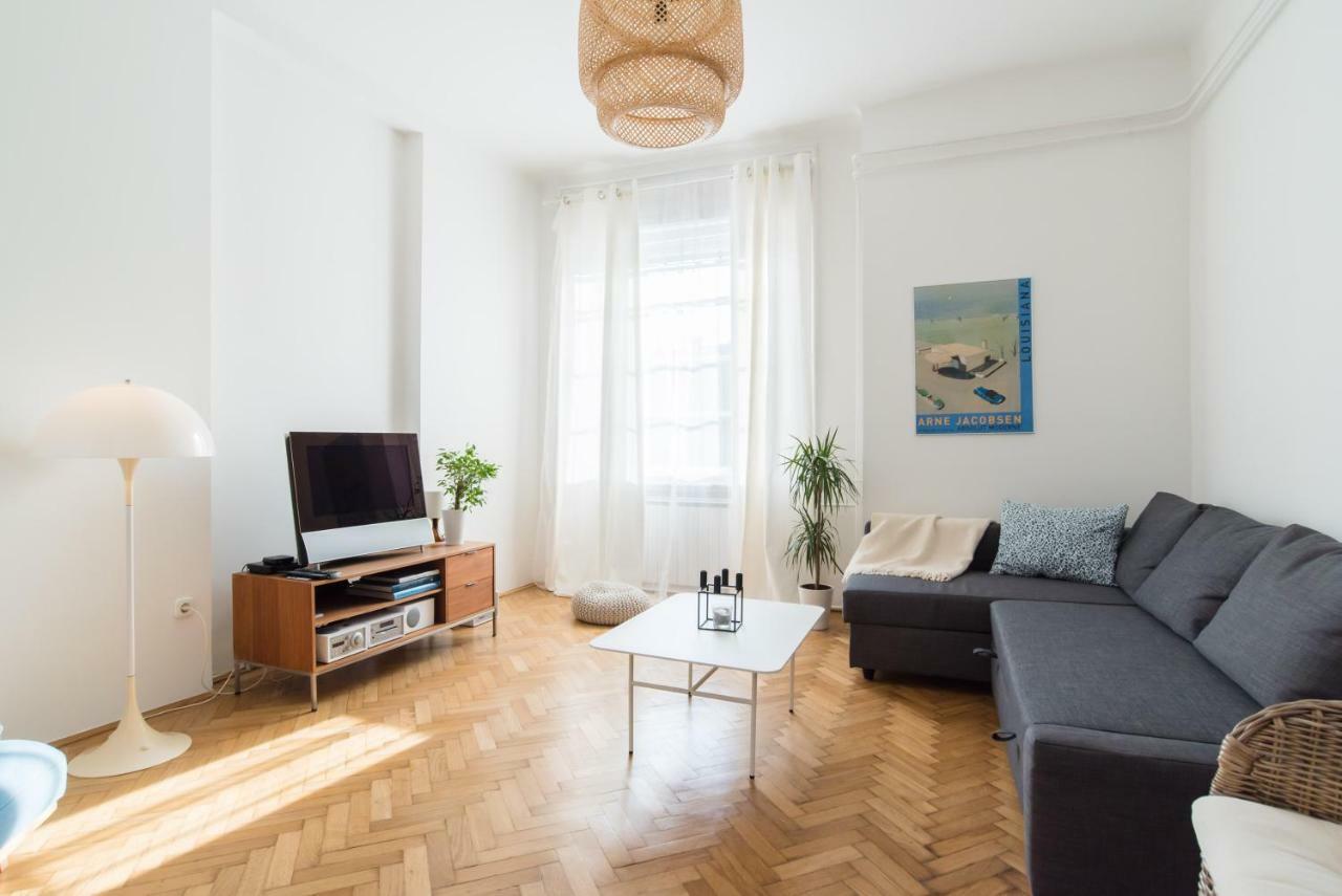 Klauzal apartment w/3 bedrooms, french balcony Budapeszt Zewnętrze zdjęcie